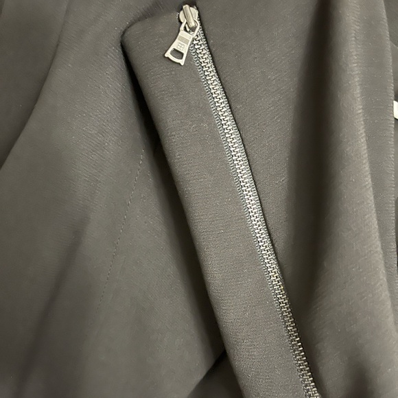 BCBGMaxAzria cropped long sleeve black blazer - Picture 4 of 7